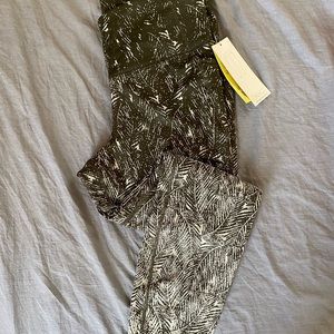 NWT All In Motion Premium Simplicity High-Rise 7/8 Legging - L